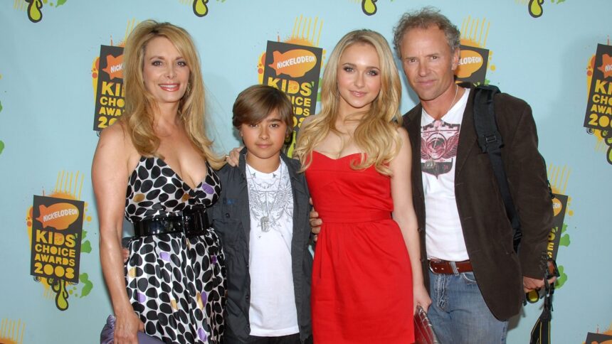 who-are-hayden-panettiere’s-parents?-meet-her-mom,-lesley,-&-dad,-skip