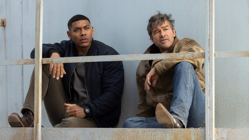 ‘lanterns’-stars-kyle-chandler-and-aaron-pierre-talk-the-pilot-shocker,-early-fears-and-season-2-chances