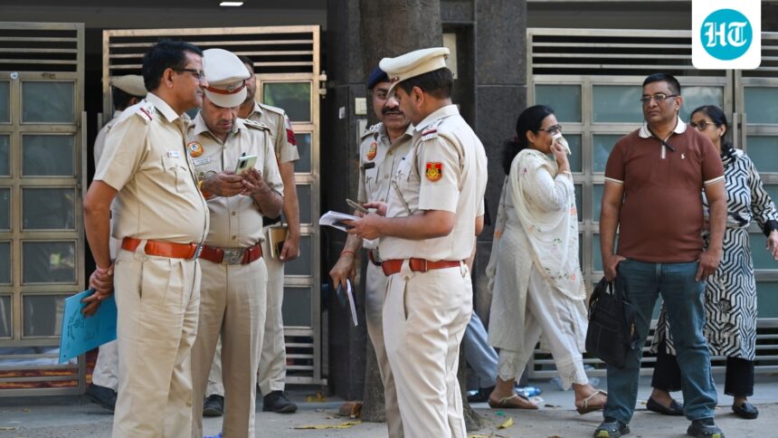 up-teen-rescued-in-delhi-made-to-wait-7-hours-as-cops-disputed-jurisdiction