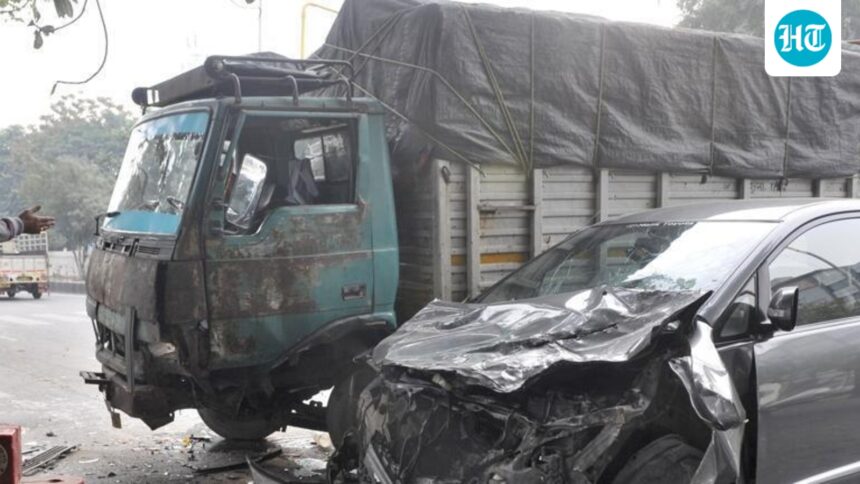 8-labourers-killed-in-mp-as-their-pick-up-loses-control-while-trying-to-save-cattle,-collides-with-truck
