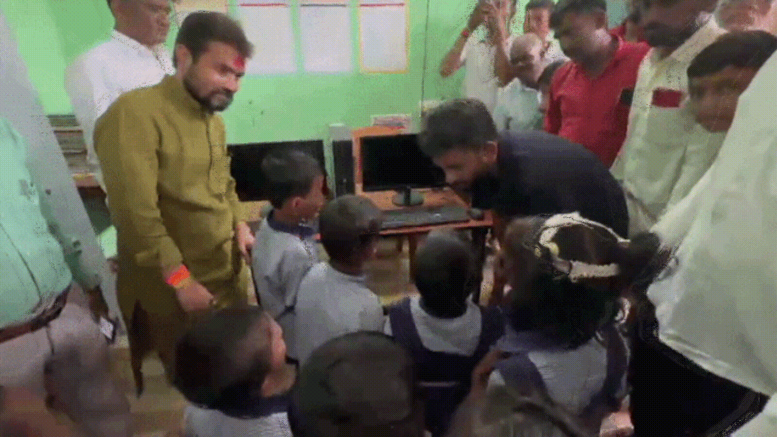 ‘change-is-possible’:-govt-school-at-abhijeet-dipke’s-native-village-gets-its-‘first-ever-computer’
