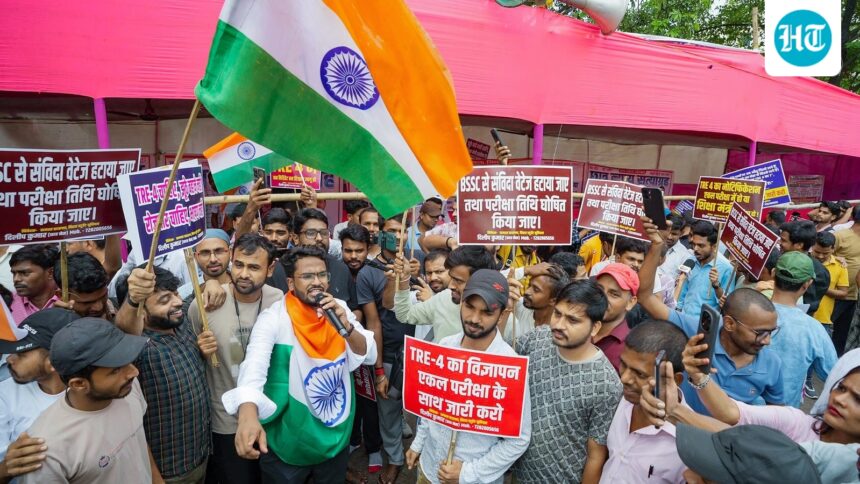 bihar-teacher-job-aspirants-seek-tre-notification-in-24-hours,-threaten-‘gherao’-protest-against-education-minister