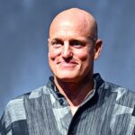 woody-harrelson-pays-tribute-to-“brilliant”-rob-reiner-at-lively-sarajevo-masterclass