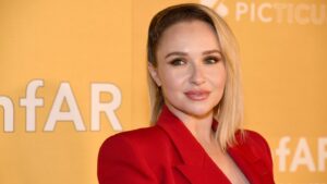 peta-shares-hayden-panettiere-dolphin-saving-campaign-shot-before-death