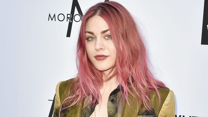 kurt-cobain’s-daughter:-everything-to-know-about-frances-bean-cobain