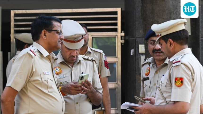 delhi-couple-held-for-selling-₹1.10-cr-gurugram-flat-using-forged-documents