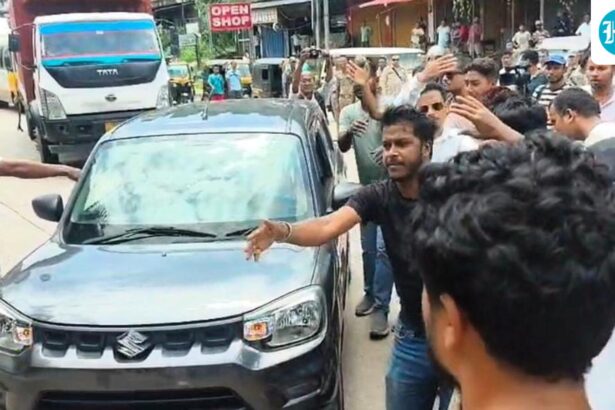 hundreds-stranded-as-assam-cab-drivers-block-highway-to-protest-shillong-violence