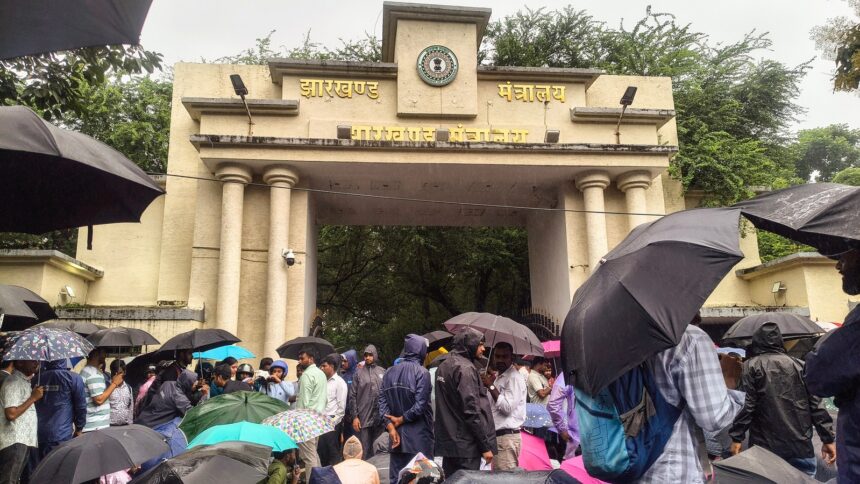 jharkhand-high-court-stays-govt-notification-cancelling-appointments-from-11th,-13th-jpsc-exam