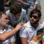 delhi-police-to-file-fir-after-rahul-gandhi’s-dharna-over-student’s-complaint
