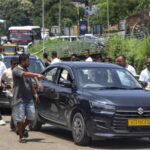 assam-cab-operators-continue-highway-blockade-over-shillong-violence-despite-cms’-talks
