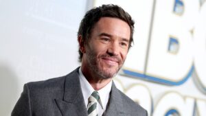 ‘task’-star-tom-pelphrey-on-finding-himself-in-his-devoted-dad-role-—-and-nearly-playing-professor-x