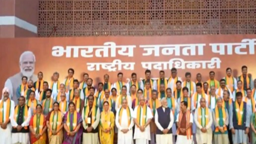 pm-modi-meets-bjp’s-newly-formed-team-at-party-headquarters-in-delhi