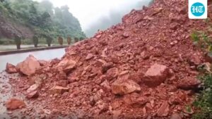 landslide-disrupts-nh-520-in-odisha;-imd-issues-orange-alerts-in-6-districts