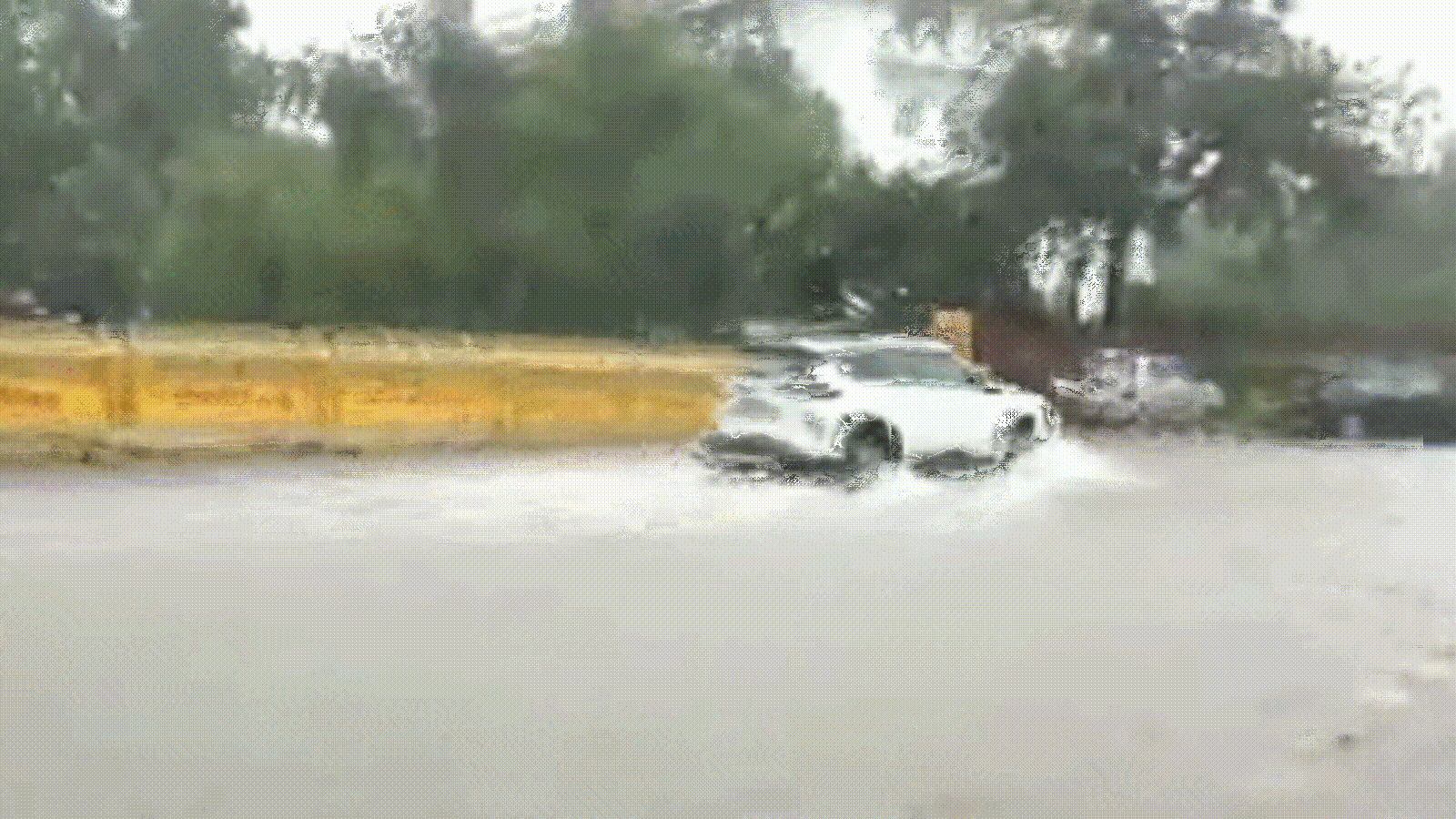 delhi-ncr-weather-live:-knee-deep-water-in-parts-of-delhi,-wfh-advisory-for-gurugram-offices;-more-rain-likely