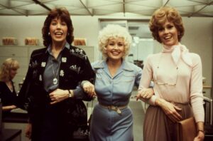 dolly-parton,-a-hollywood-treasure-who-lit-up-the-screen-with-her-authentic-self