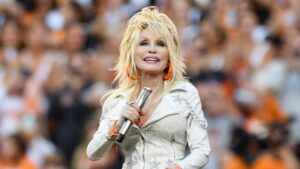 dolly-parton’s-spotify-streams-spiked-over-1,200-percent-following-icon’s-death