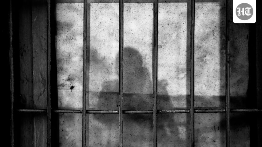 delhi-ends-segregation-of-sex-workers,-brothel-keepers-from-female-prisoners