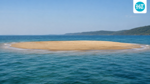 this-maharashtra-island,-popular-among-tourists,-appears-for-just-30-minutes-a-day