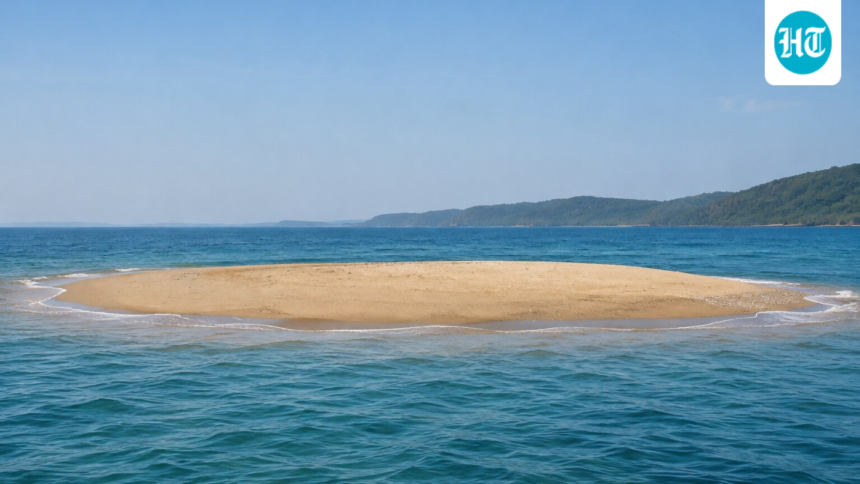 this-maharashtra-island,-popular-among-tourists,-appears-for-just-30-minutes-a-day