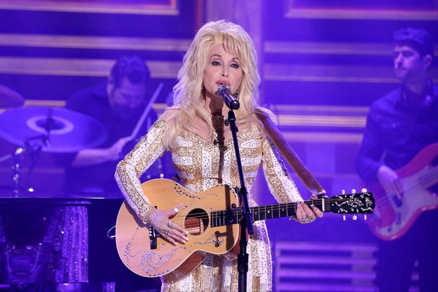 cnn-apologizes-for-using-photo-of-tribute-artist-in-dolly-parton-report