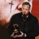 jelly-roll-clarifies-political-views,-regrets-not-taking-“opportunity-to-speak-up”-at-grammys