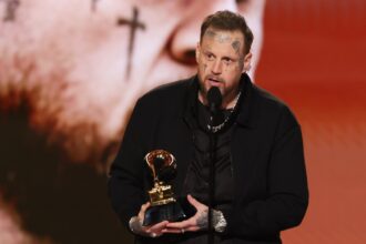 jelly-roll-clarifies-political-views,-regrets-not-taking-“opportunity-to-speak-up”-at-grammys