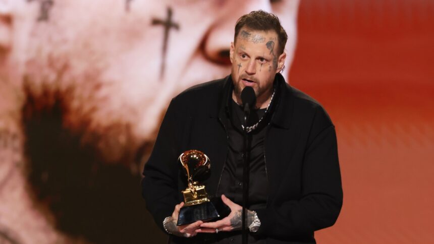 jelly-roll-clarifies-political-views,-regrets-not-taking-“opportunity-to-speak-up”-at-grammys