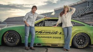 ‘days-of-thunder’-sequel:-anne-hathaway-joins-tom-cruise,-release-date-set-at-paramount