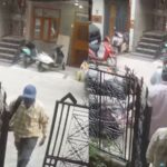 3-masked-men-burgle-alka-lamba’s-father’s-home-in-delhi;-congress-leader-shares-cctv-footage