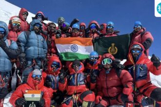 indo-tibet-border-force-scales-24,100-foot-mt-abi-gamin,-unfurls-tricolour-at-summit