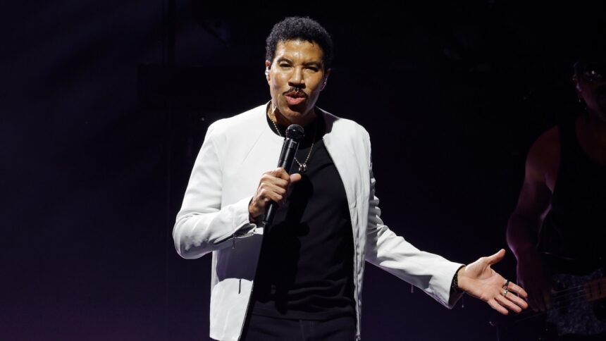 lionel-richie-postpones-tour-dates-after-undergoing-heart-procedure