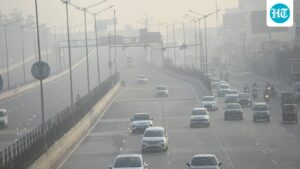 vehicles-move-through-smog-as-aqi-begins-to-shoot-up-in-delhi,-ghaziabad