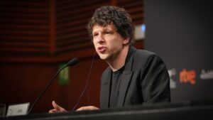 jesse-eisenberg-used-to-have-“a-negative-opinion”-of-acting:-“they-pay-us-too-much,-we’re-vain”