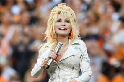 dolly-parton’s-estate-accuses-her-nephew-of-threatening-violence-and-to-destroy-his-aunt’s-legacy