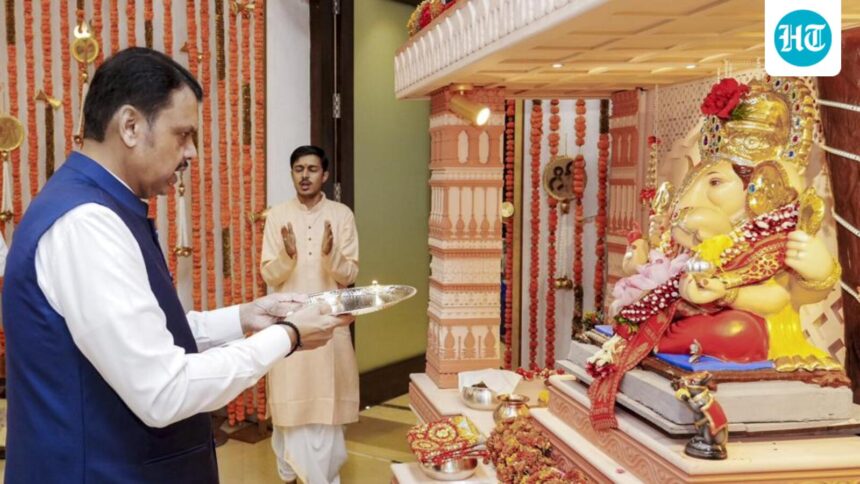 fadnavis-visits-drought-affect-areas-in-maharashtra,-vows-to-help-farmers