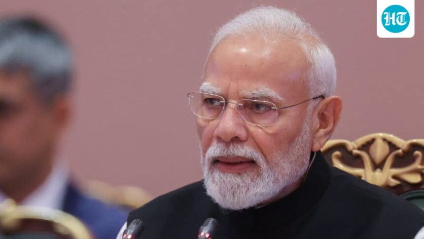 ‘selfless-work-should-be-the-aim’:-pm-narendra-modi-interacts-with-seva-yatris