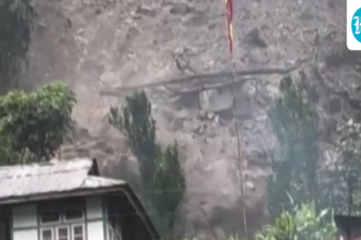 terrifying-video-shows-landslide-carrying-mud,-debris-hit-sikkim’s-rimbi-village-amid-heavy-rain