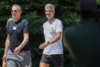 bob-iger-reveals-that-he-wrote-a-six-page-letter-to-josh-d’amaro-and-left-it-in-his-desk