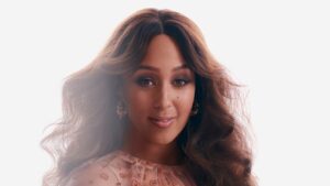 tamera-mowry-housley-boards-‘scrubs’-season-2