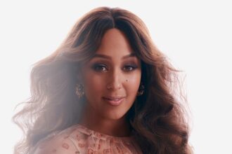 tamera-mowry-housley-boards-‘scrubs’-season-2
