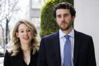 who-is-elizabeth-holmes’-partner?-meet-billy-evans-&-their-family