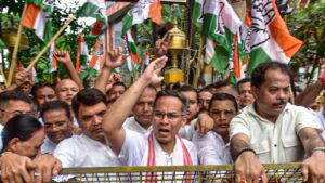 gaurav-gogoi,-other-congress-leaders-detained-amid-protest-seeking-cec-gyanesh-kumar’s-removal