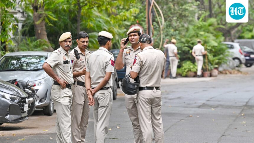poor-lighting,-broken-walls:-security-risks-at-delhi’s-aastha-kunj-park-flagged-after-17-year-old’s-gang-rape