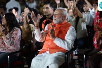 pm-modi-attends-‘bhajan-clubbing’-on-deendayal-upadhyaya’s-birth-anniversary:-video