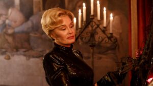 ‘american-horror-story’-is-back-with-13:-here’s-how-all-the-seasons-connect-(so-far)