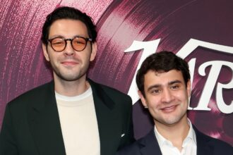 warner-music-names-val-blavatnik-to-executive-team,-unveils-suite-of-leadership-promotions