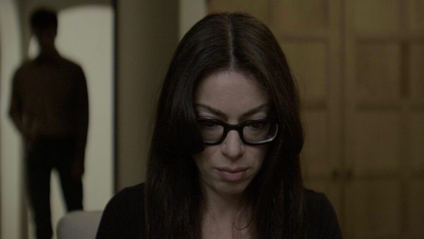 ‘kill-me-now’-review:-a-tired-hollywood-suspense-satire-riddled-with-borscht-belt-humor