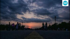 delhi-ncr-rain-alert-as-imd-forecasts-thunderstorms,-gusty-winds-this-weekend