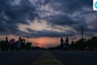 delhi-ncr-rain-alert-as-imd-forecasts-thunderstorms,-gusty-winds-this-weekend