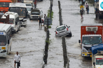 heavy-rain-triggers-flood-like-situation-in-chhattisgarh;-kharun-river-swells,-roads-submerged-in-raipur-durg